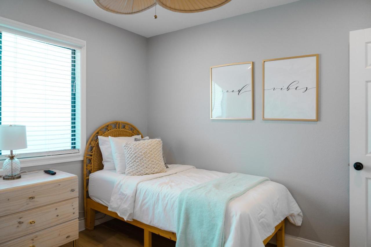 Luxury Villa 3 Blocks From The Beach With A Pool, Fire Pit And Outdoor Oasis Κέιπ Κανάβεραλ Εξωτερικό φωτογραφία