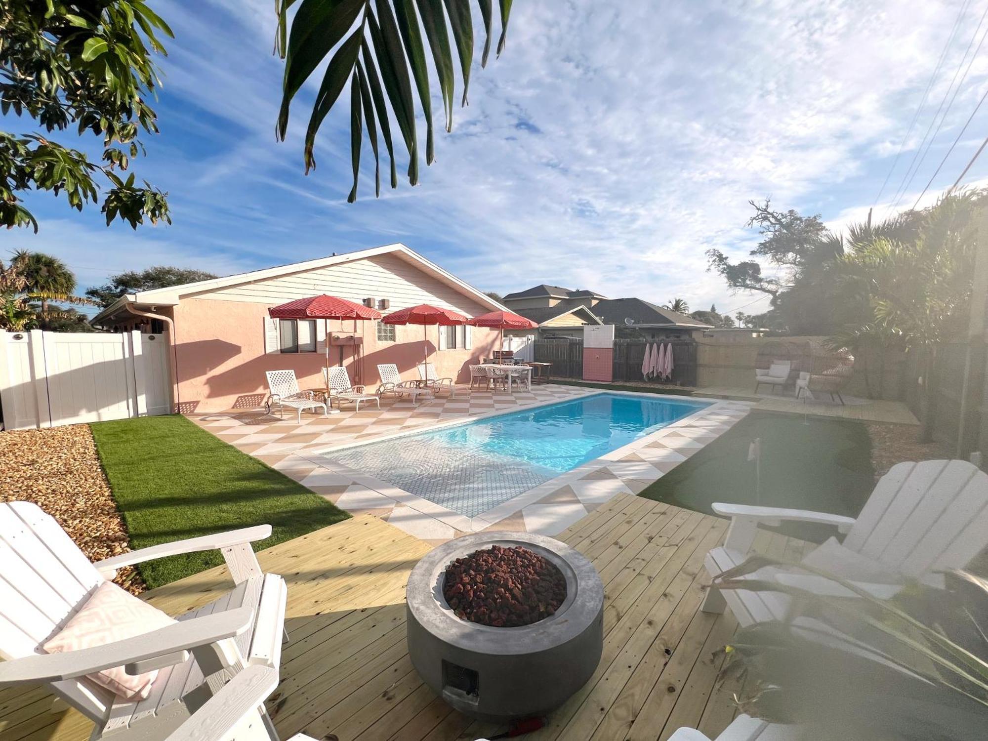 Luxury Villa 3 Blocks From The Beach With A Pool, Fire Pit And Outdoor Oasis Κέιπ Κανάβεραλ Εξωτερικό φωτογραφία